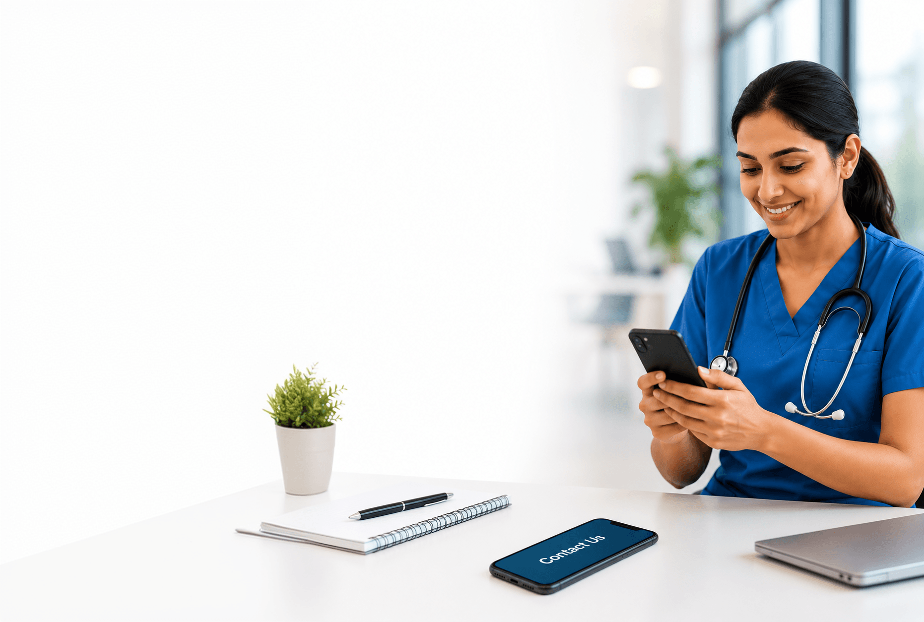 Nurse using the Nurszon app on a phone